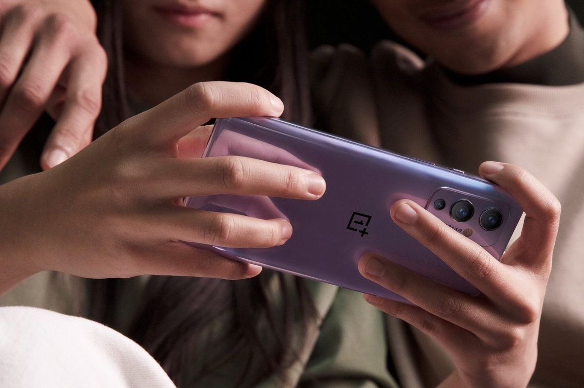 Grubo. OnePlus porównuje aparat Norda 2 z... iPhone'em 12 i Galaxy S21