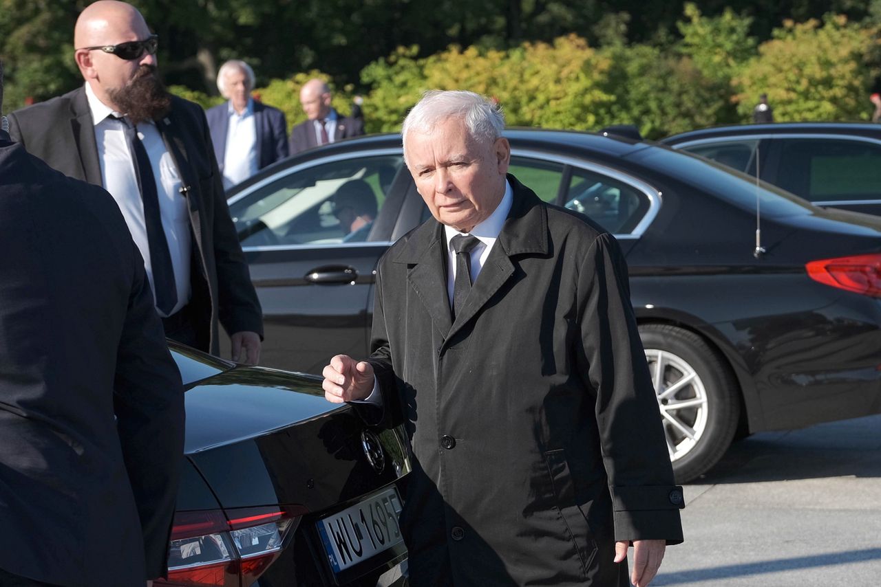 Sondaż. Jarosław Kaczyński z czerwoną kartką. Prezes źle oceniony