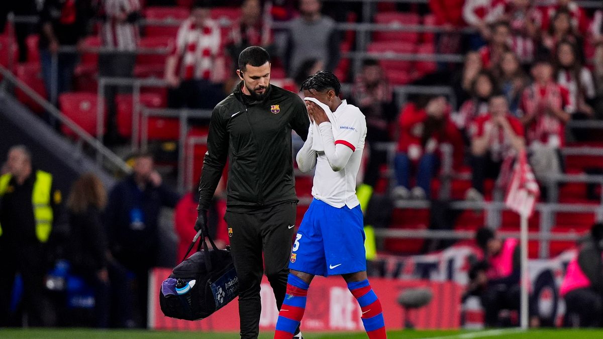 Getty Images / Diego Souto / Na zdjęciu: Alejandro Balde doznał poważnej kontuzji