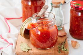 Sos pomidorowy z dodatkiem grzybów w puszce