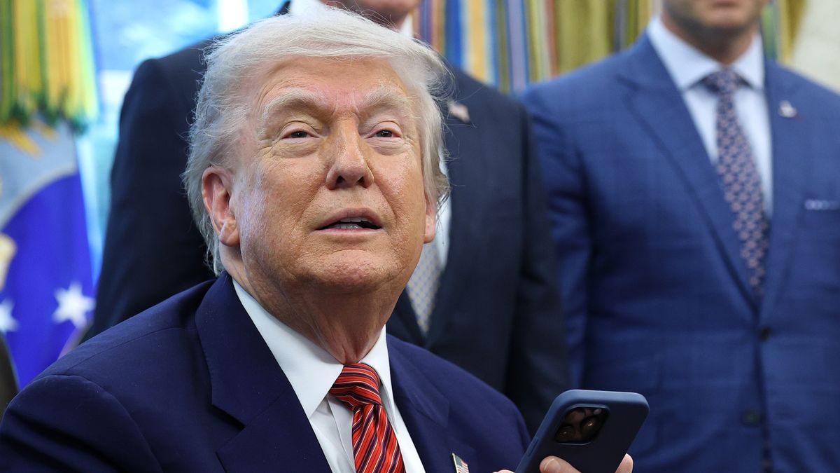 WASHINGTON, DC - MAY 23: U.S. President Donald Trump speaks after signing executive orders in the Oval Office of the White House May 23, 2025 in Washington, DC. President Trump signed executive orders related to the nuclear power industry.  (Photo by Win McNamee/Getty Images)