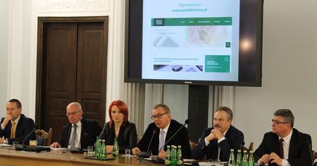 Podatek przychodowy zamiast PIT, CIT i składek na ZUS. Jedni chwalą, dla innych to powrót PRL-u