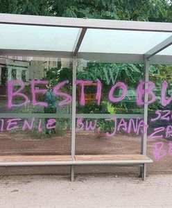 Antyszczepionkowcy w natarciu we Wrocławiu. "Bestiobus"