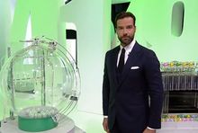 Conrado Moreno podczas losowania Lotto