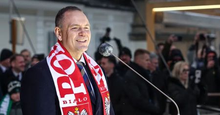 "Materiały robocze". Co ukrywa prezydent Karol Nawrocki ws. kiboli?