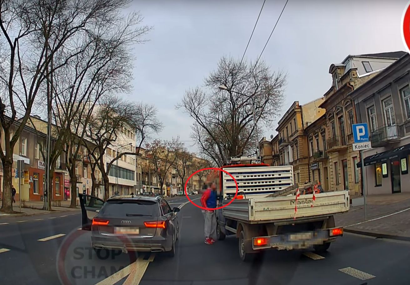 Agresja drogowa w Lublinie. Kierowca wyszedł z auta