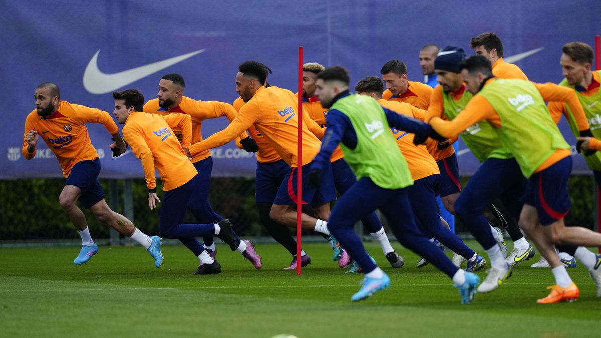 PAP/EPA / Na zdjęciu: piłkarze FC Barcelona