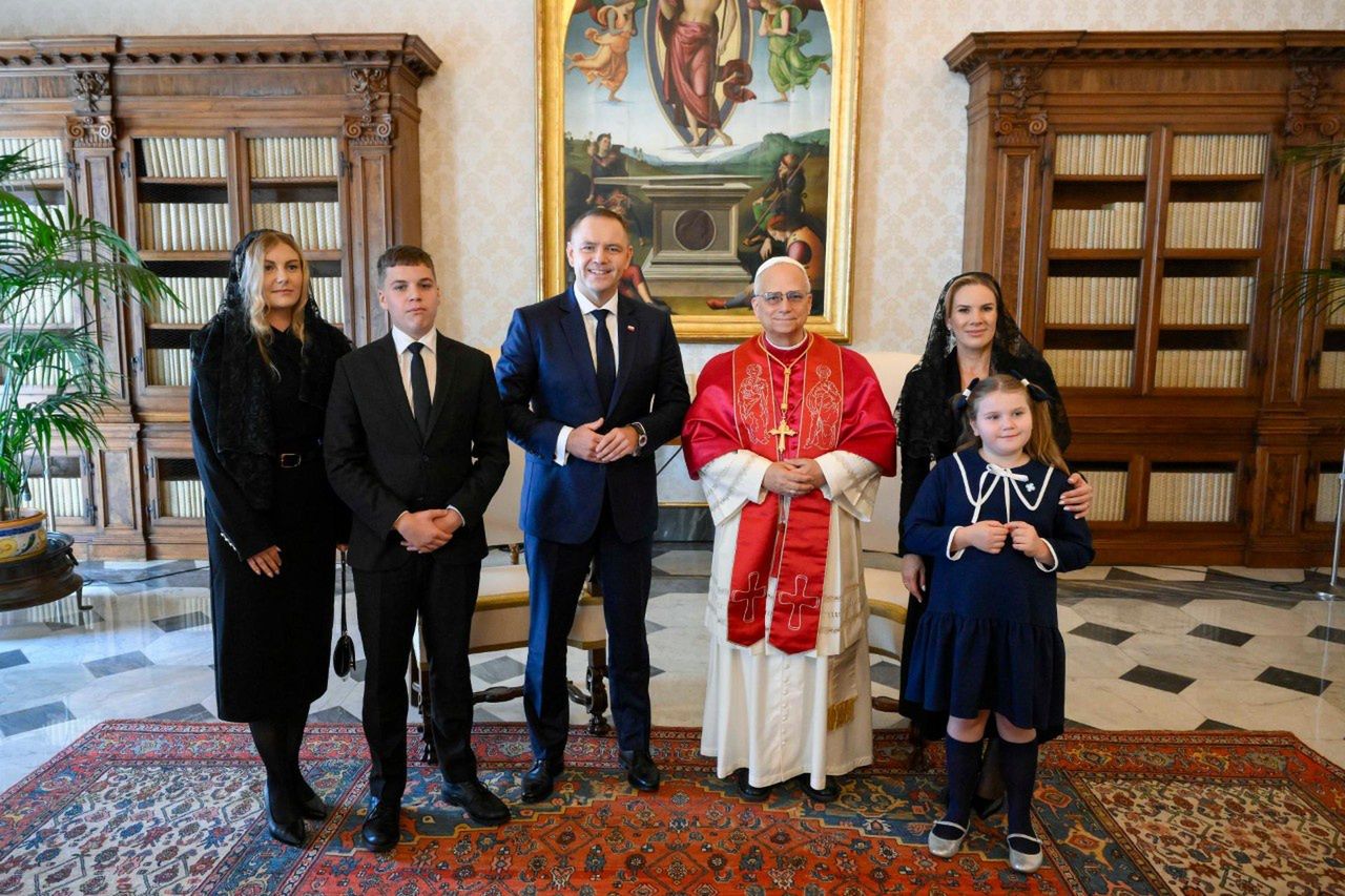 Marta Nawrocka zaskoczyła kreacją na audiencji u papieża