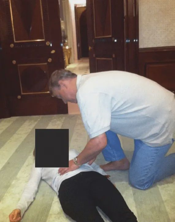 Zdjęcia księcia Andrzeja z ujawnionych akt Epsteina