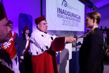 Lublin: Uniwersytet Medyczny uroczyście zainaugurował rok akademicki. "Wasza droga to nie wyścig, lecz służba" (zdjęcia)