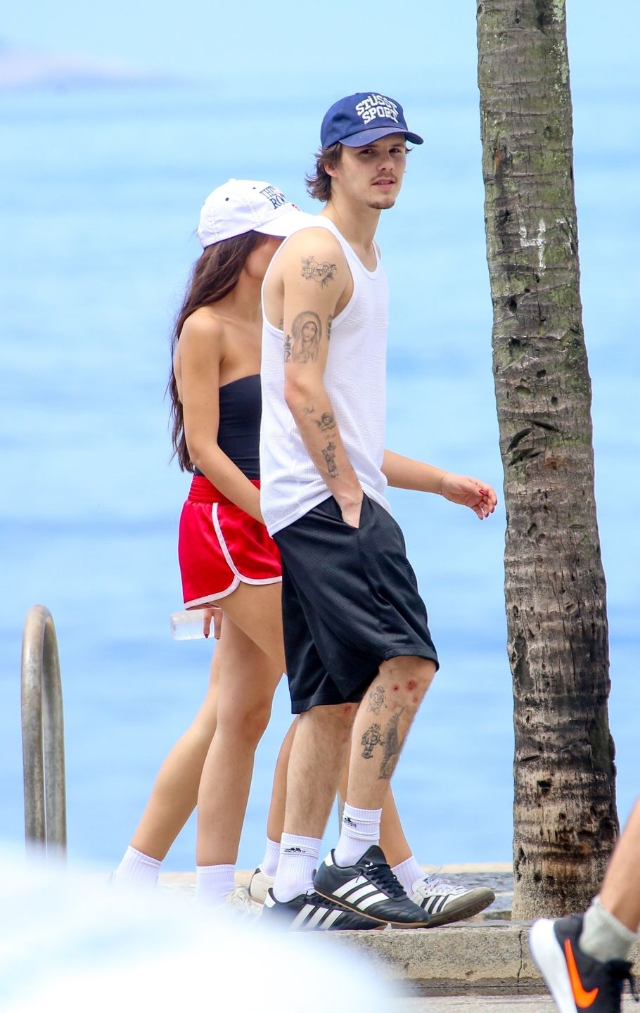 19-letni Cruz Beckham wczasuje się ze starszą o dekadę ukochaną