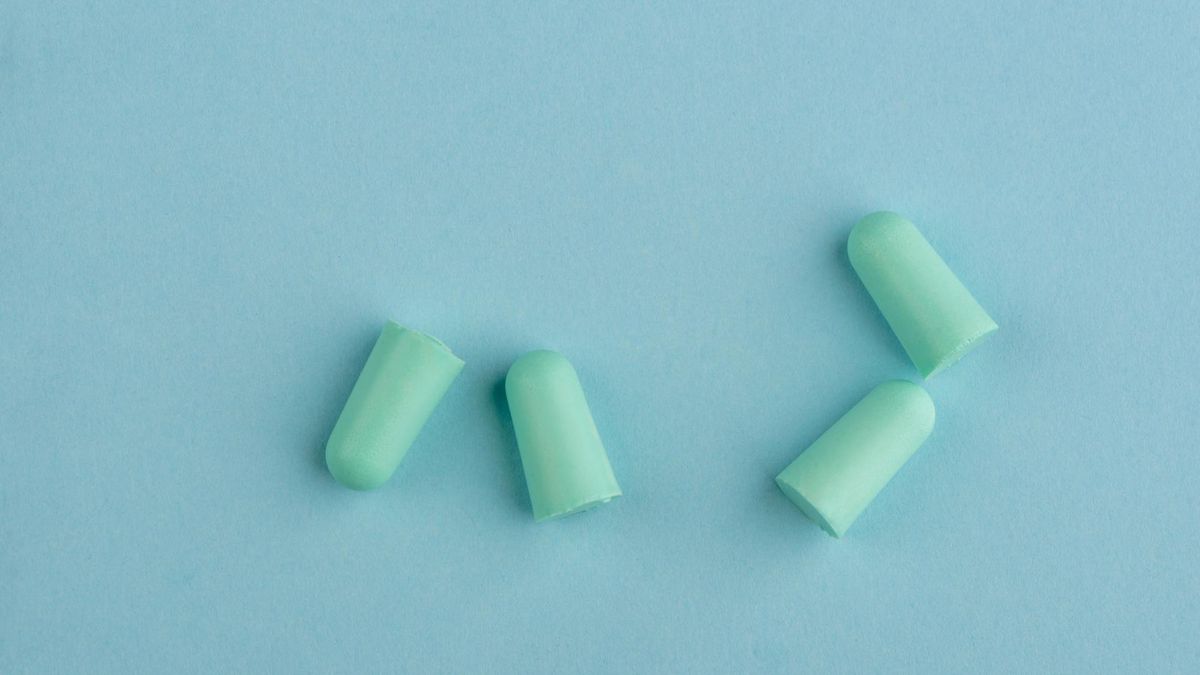 Stopery do uszu tłumią hałas z zewnątrz. 