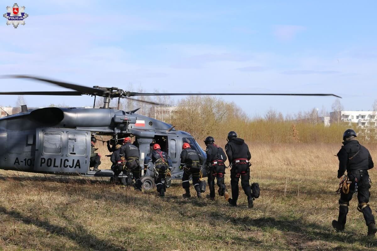 policyjny śmigłowiec BLACK HAWK
