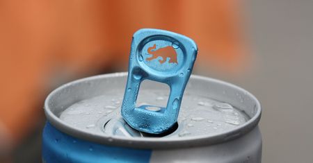 Napój energetyczny Red Bull bez dodatku cukru, z kofeiną