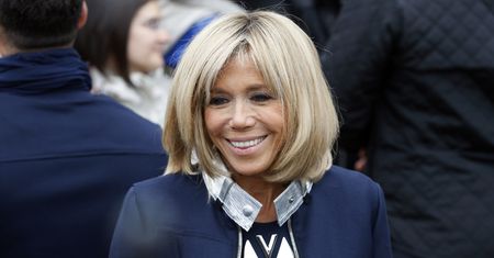 Tak odmładza się Brigitte Macron: Lekka opalenizna, markowe ubrania i... wypełniacze (ZDJĘCIA)