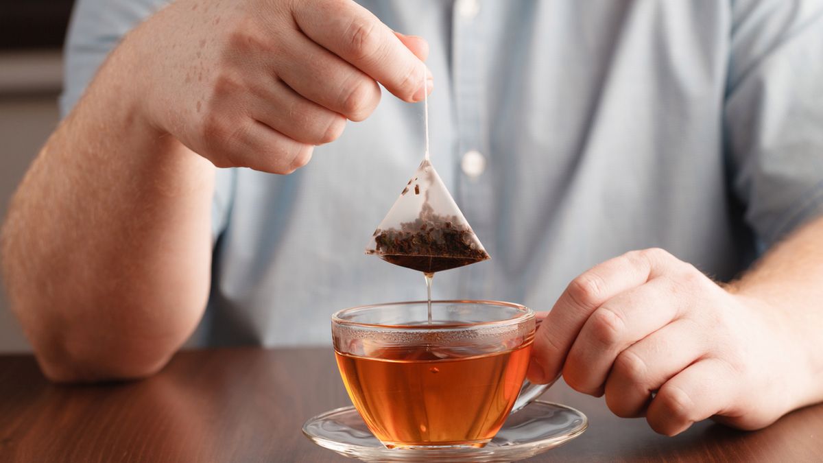 Nie należy popijać posiłku herbatą