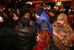Przepychanki z policją podczas trzeciej rocznicy Majdanu w Kijowie