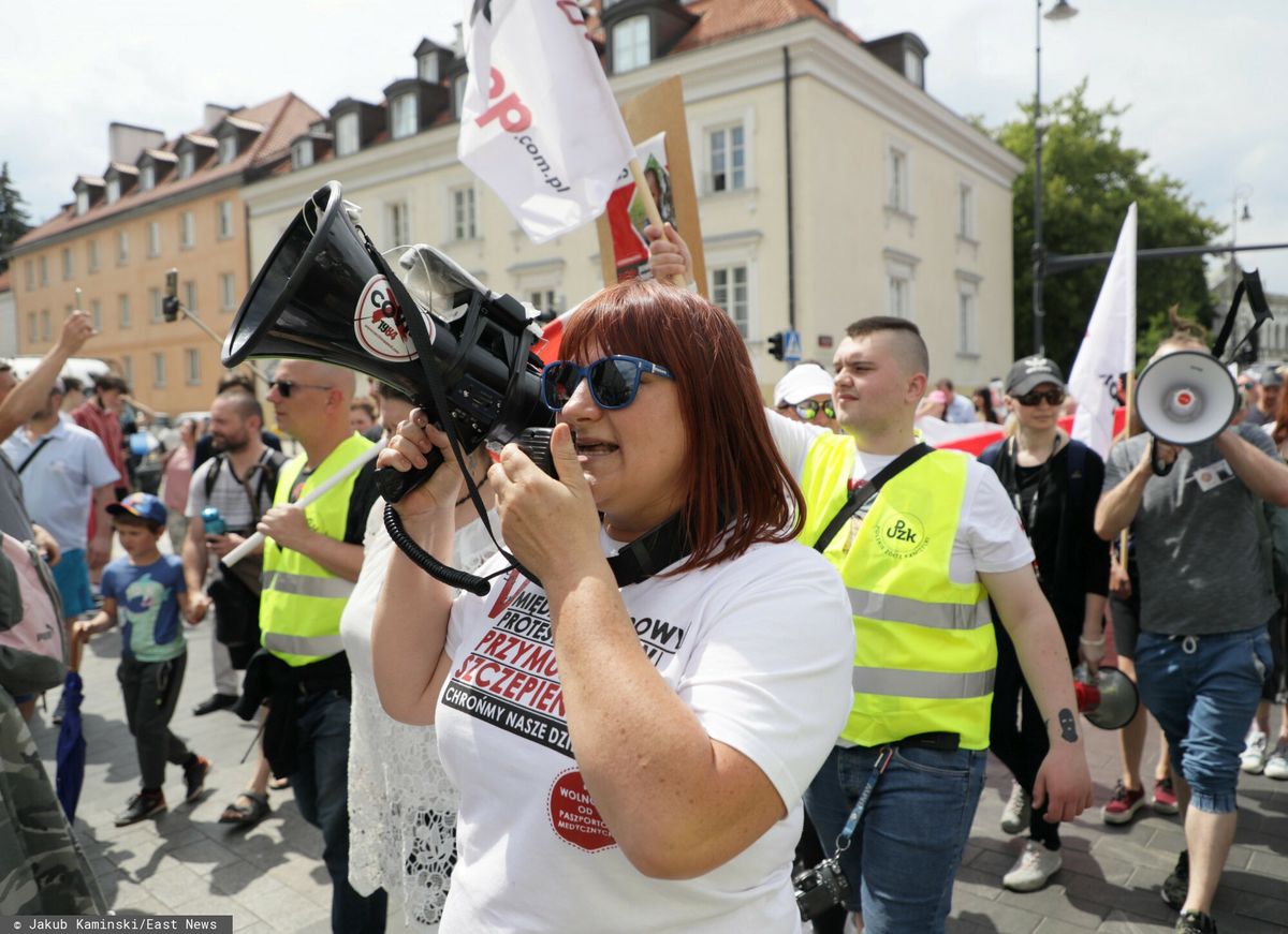 Liderka antyszczpionkowców aresztowana? „Zatrzymana podczas koncertu promującego segregację sanitarną”