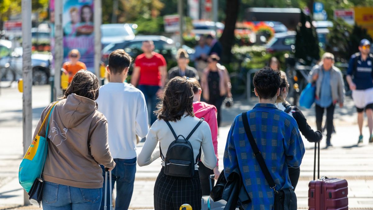 Średnia krajowa nikogo nie dotyczy i jest zawyżana? To prawda. Połowa Polaków w firmach zatrudniających pow. 10 osób nie zarabia więcej niż 3,4 tys. zł na rękę. 