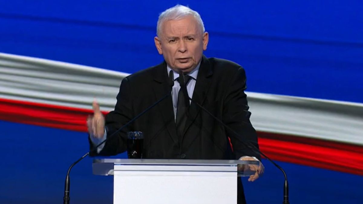 Prezes PiS Jarosław Kaczyński prezentuje Polski Ład. 