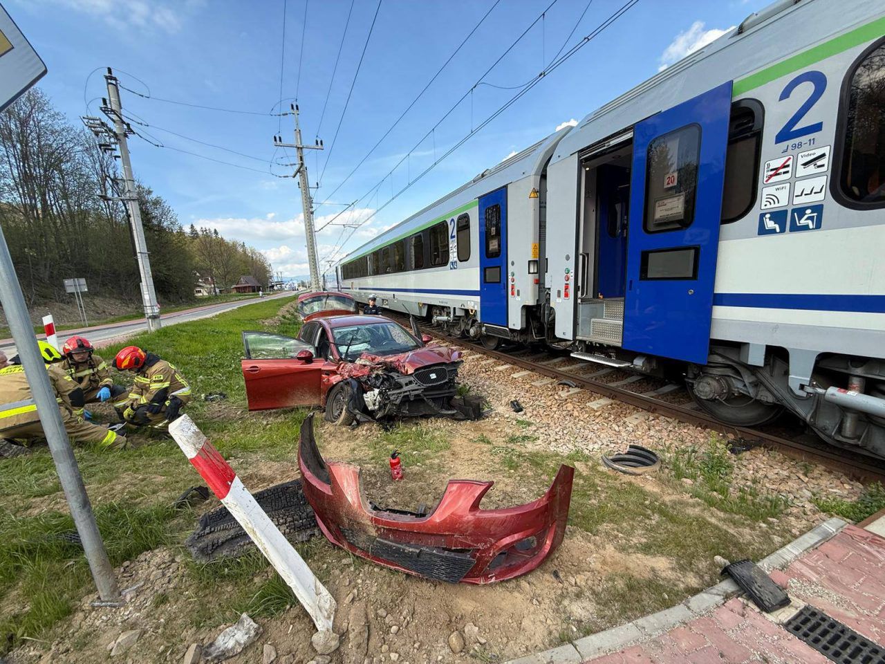 Wypadek na Podhalu. Samochód wjechał pod pociąg EIC "Tatry”