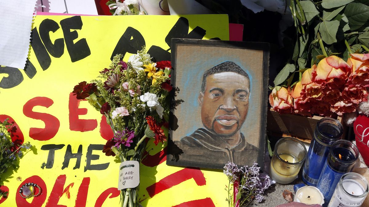 East News / AP/Associated Press / Na zdjęciu podobizna George'a Floyda