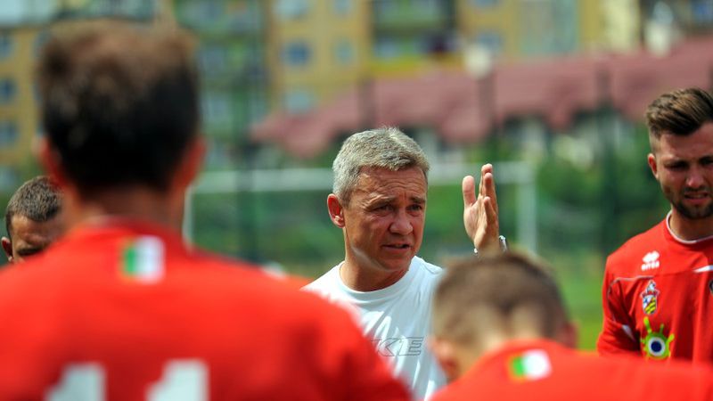 Zdjęcie okładkowe artykułu: Na zdjęciu: Mirosław Smyła, trener Odry Opole