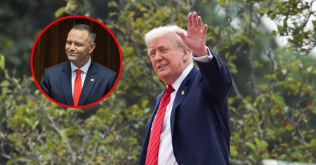 Trump wysłał Nawrockiemu prezent. Wiadomo, co otrzymał nowy prezydent