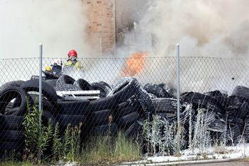 Częstochowa: Pożar warsztatu samochodowego. Słup dymu nad Zawodziem