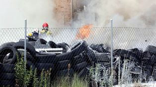 Częstochowa: Pożar warsztatu samochodowego. Słup dymu nad Zawodziem