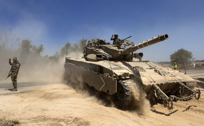 Izraelskie czołgi przy granicy ze Strefą Gazy