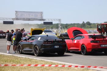 Amerykańskie klasyki, rock and roll i Cadillac za 10 tysięcy dolarów. Trwa finał American Cars Mania 2025 w Katowicach