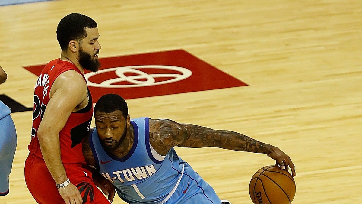 Getty Images / Bob Levey / Na zdjęciu: John Wall (z piłką) i Fred VanVleet