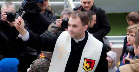 Obsceniczne wiadomości księdza z białostockiej kurii. "To się nazywa dar boży!"