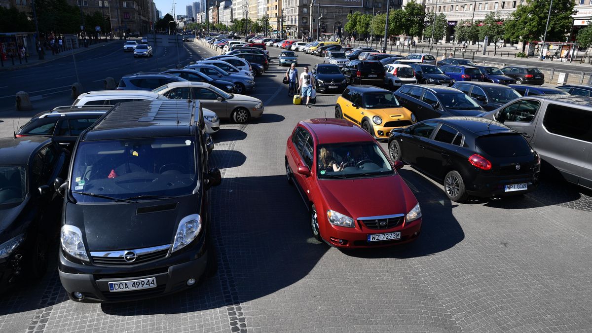 samochodyJacek Turczykimprezy masowe, marsze, parking, parkowanie, ruch, samochody, zaparkowane