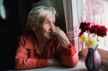 Później słyszą diagnozę. Ich mózg dłużej maskuje chorobę