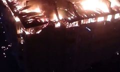 Rosja. Krasnodar. Ogromny pożar strawił całe piętro bloku mieszkalnego [Zobacz wideo]