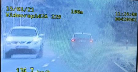 Jechał 156 km/h w zabudowanym. Policja nie mogła mu zabrać prawa jazdy... bo już go nie miał