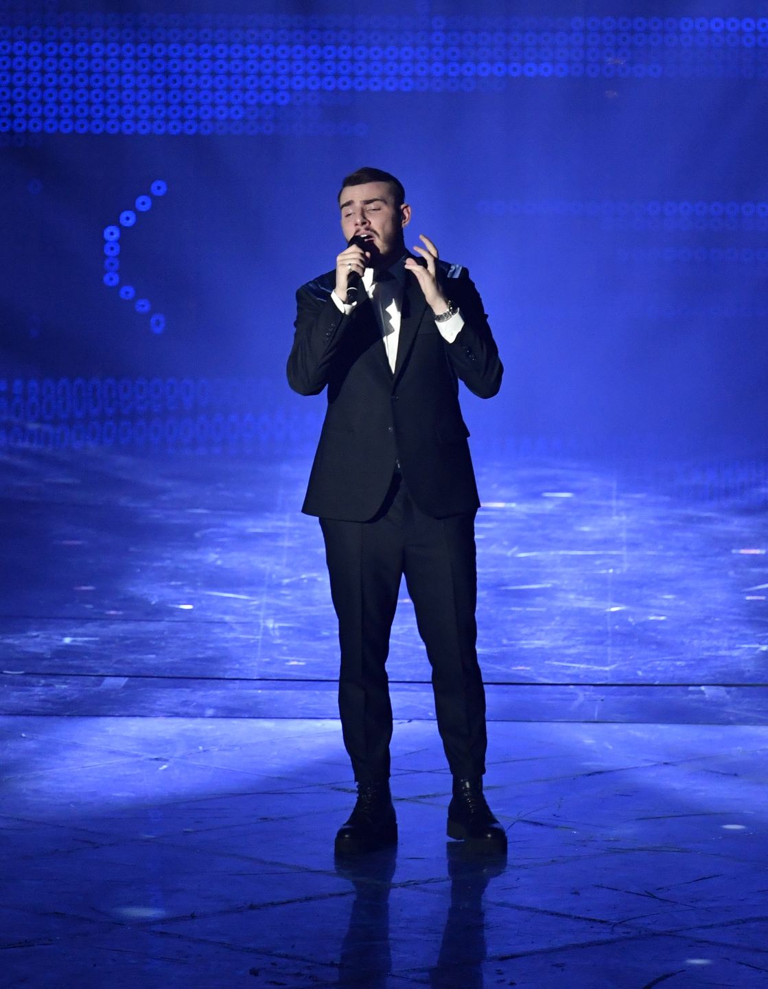 Jacek Kurski gratuluje Krystianowi Ochmanowi i TVP