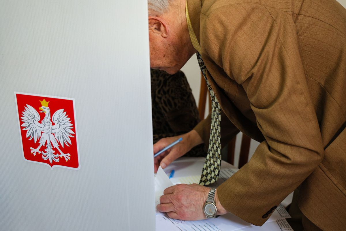 Kolejne incydenty wyborcze. W Katowicach wymienili się kartami
