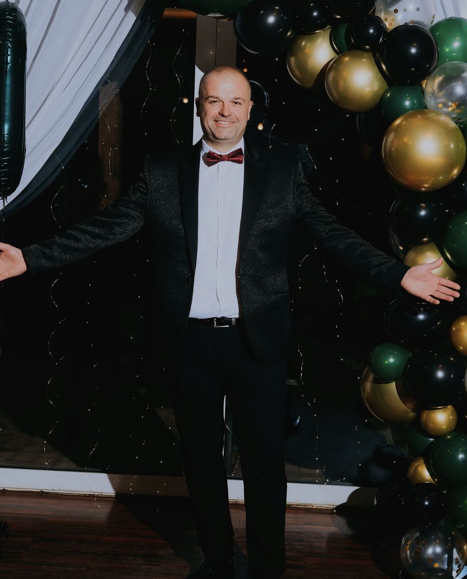 Przemek Szafrański prezentuje sylwetkę