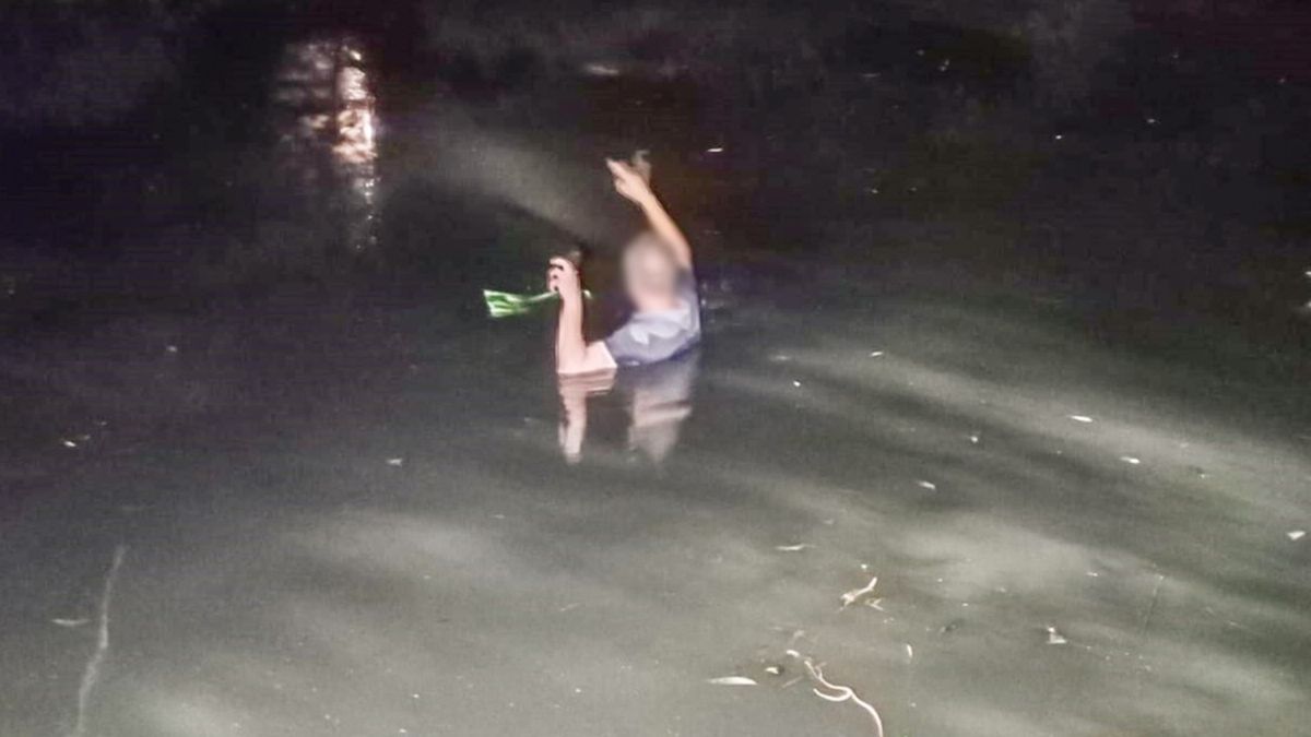 Mężczyzna wpadł do bagna