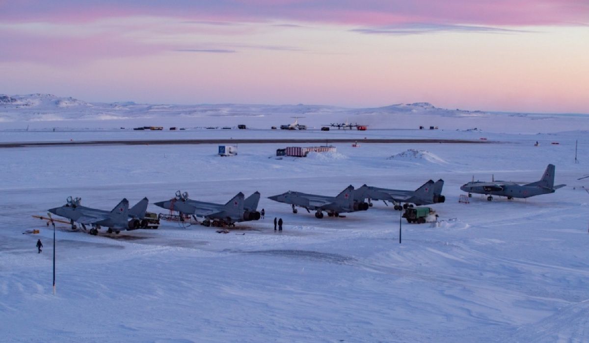 Rosyjski myśliwce MiG-31 BM w bazie na Nowej Ziemi