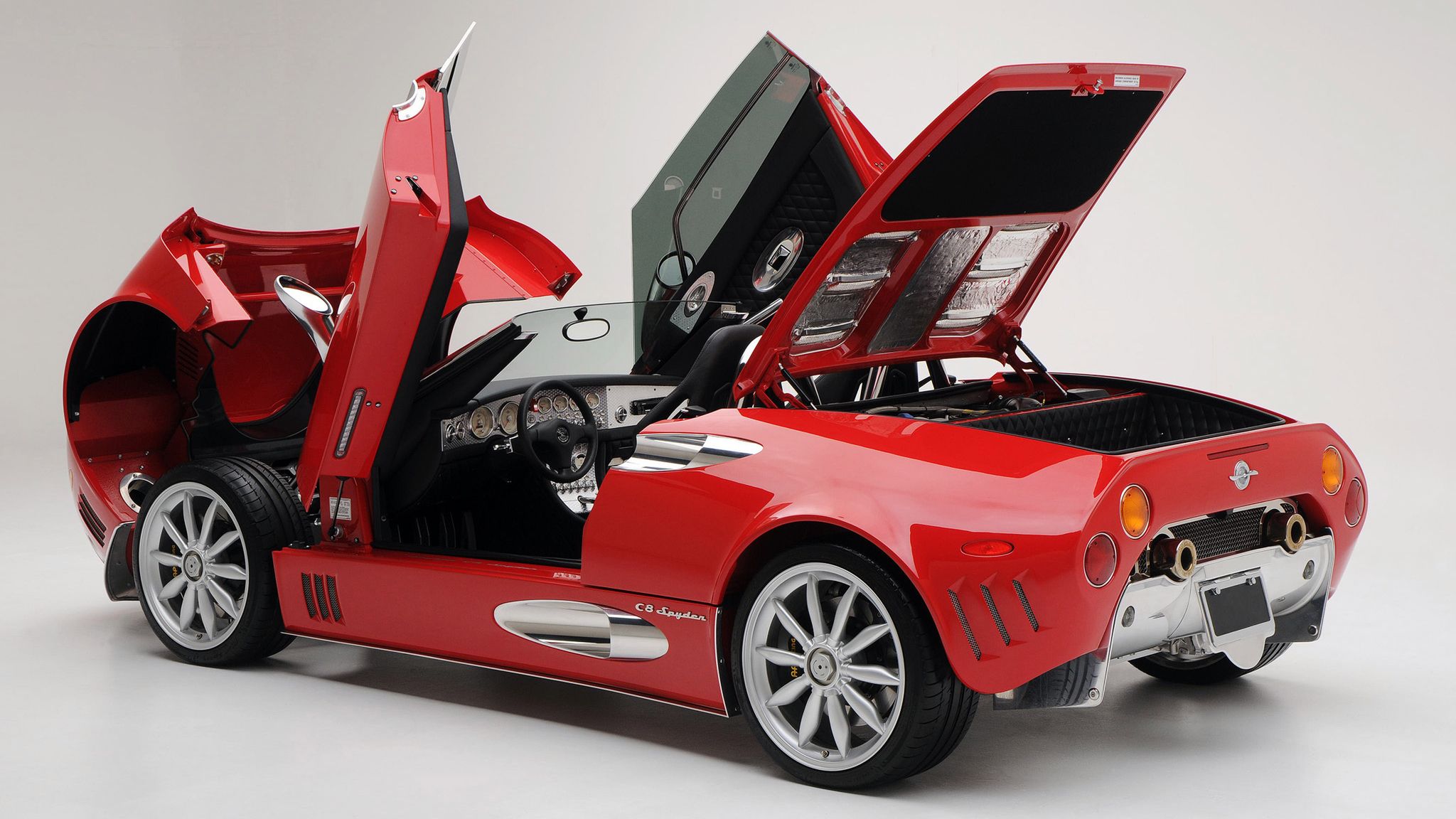 Spyker C8 Spyder z 2006 roku - na zdjęciu widoczna nowa kierownica