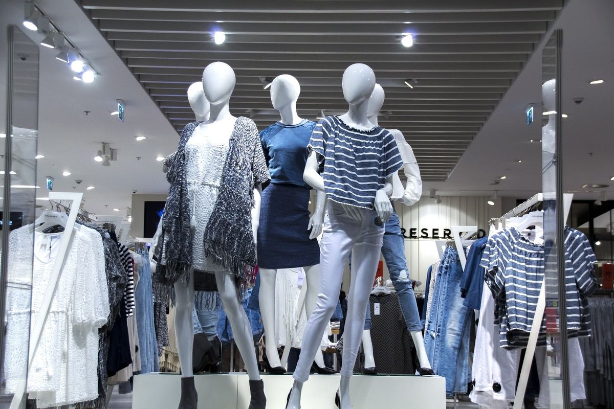 Pracownicy sklepów odzieżowych narzekają na zacofanie technologiczne. Klienci mogliby być obsługiwani szybciej