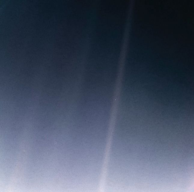 Pale Blue Dot - najdalsze zdjęcie Ziemi, jakie kiedykolwiek zrobiono.