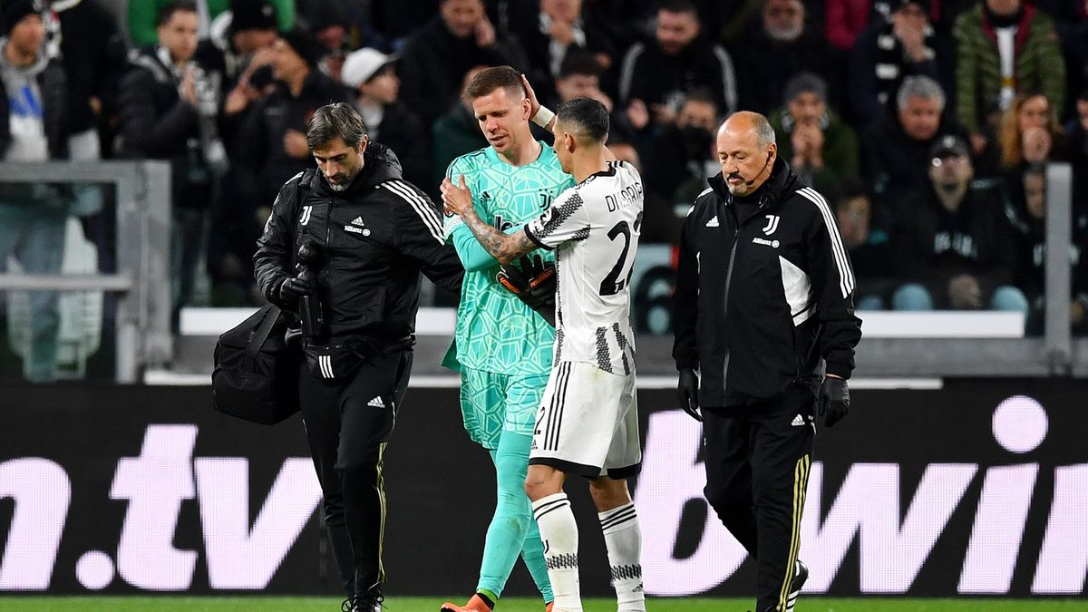 Getty Images / Valerio Pennicino / Na zdjęciu: Wojciech Szczęsny opuszcza boisko. Pociesza go Angel di Maria