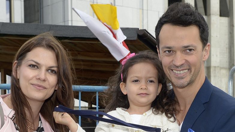 Rafał Cieszyński i Alżbeta Lenska z córką Zosią