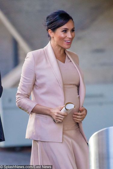 Meghan Markle w kremowym komplecie