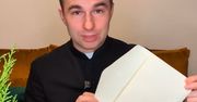 Ksiądz pokazał koperty od parafian. Hit internetu